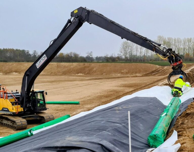 Anläggning av en damm.